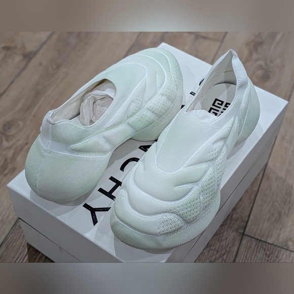 $990 Mens Givenchy 